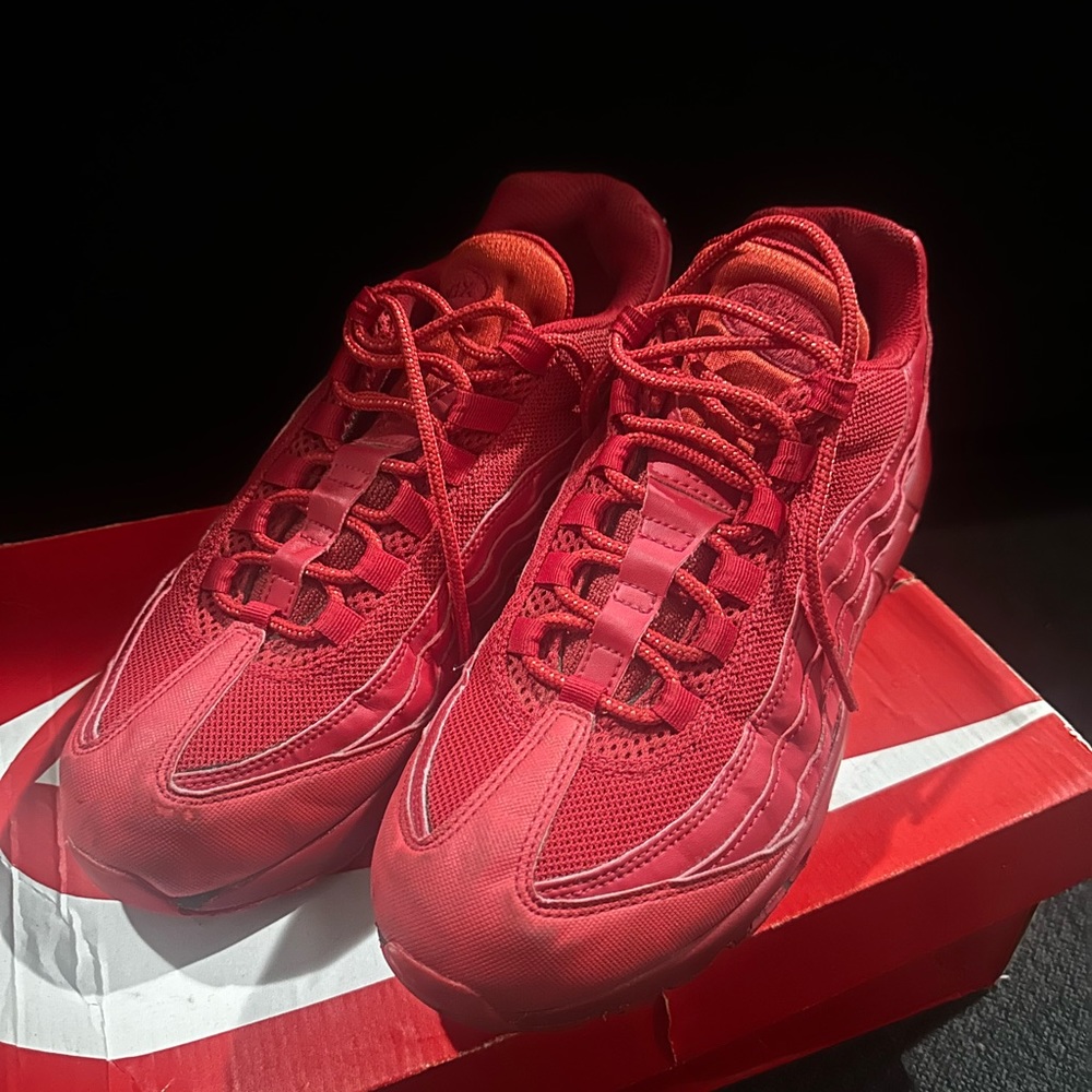 Air max 95
Size 9
Rarely worn
Taking offers